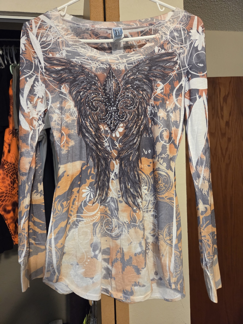 NWOT-Women's Long-Sleeve Graphic Tee with Winged Fleur-de-Lis